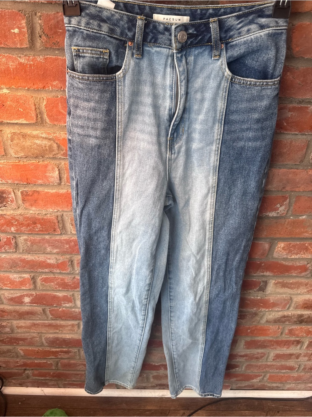 PacSun Women’s 90s Boyfriend Jeans - Picture 3 of 7
